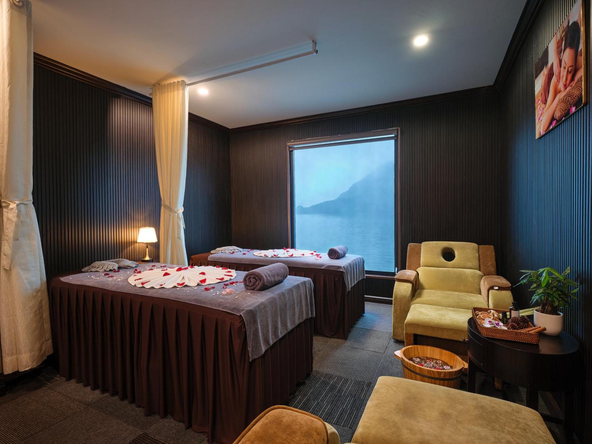 Era Premium Cruises Halong Otel Ha Long Dış mekan fotoğraf